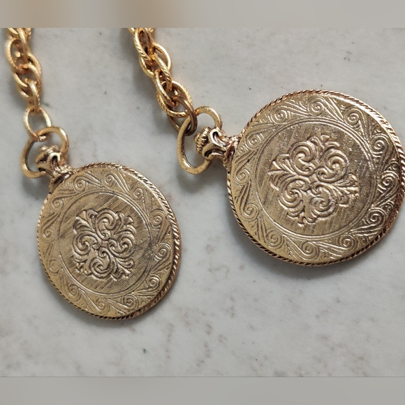 Vintage Lariat Style Medallions Necklace - Picture 5 of 9